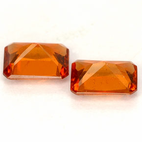 カラットの天然オレンジヘソナイトガーネット（6×4.3 mm・エメラルドカット）