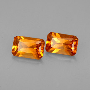 カラットの天然オレンジヘソナイトガーネット（6.1×4 mm・エメラルドカット）