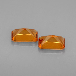 カラットの天然オレンジヘソナイトガーネット（6.1×4 mm・エメラルドカット）