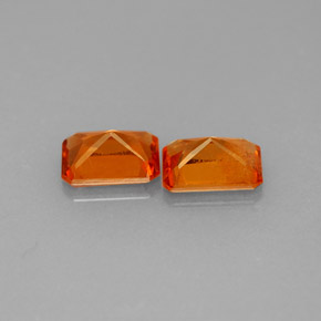 カラットの天然オレンジヘソナイトガーネット（6.1×4.2 mm・エメラルドカット）