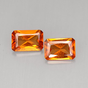 カラットの天然マンダリンオレンジヘソナイトガーネット（5.8×4.1 mm・エメラルドカット）