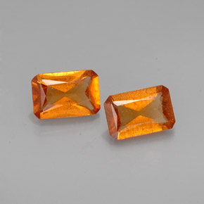 カラットの天然オレンジヘソナイトガーネット（6×4 mm・エメラルドカット）