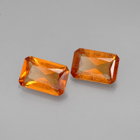 カラットの天然オレンジヘソナイトガーネット（6×4 mm・エメラルドカット）
