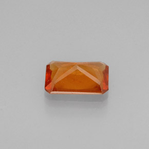 0.56カラットの天然マンダリンオレンジヘソナイトガーネット（6.1×4.2 mm・エメラルドカット）