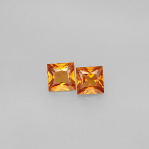 カラットの天然マンダリンオレンジヘソナイトガーネット（4×3.9 mm・四角）