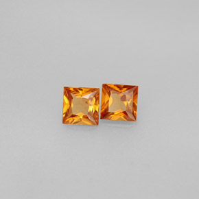 カラットの天然マンダリンオレンジヘソナイトガーネット（4×3.9 mm・四角）