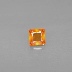 0.32カラットの天然マンダリンオレンジヘソナイトガーネット（3.9×3.9 mm・四角）