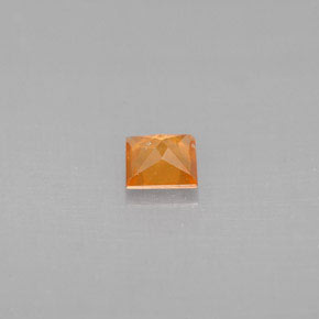 0.32カラットの天然マンダリンオレンジヘソナイトガーネット（3.9×3.9 mm・四角）