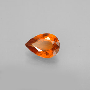 0.84カラットの天然マンダリンオレンジヘソナイトガーネット（7.4×5.3 mm・洋梨の形）