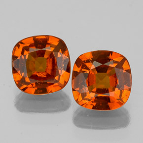 カラットの天然シナモンオレンジヘソナイトガーネット（6×6 mm・クッションカット）
