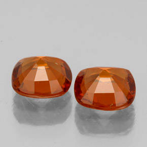 カラットの天然シナモンオレンジヘソナイトガーネット（6×6 mm・クッションカット）