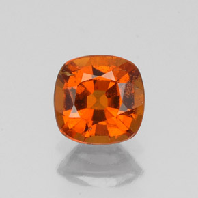 0.81カラットの天然シナモンオレンジヘソナイトガーネット（5.5×5.4 mm・クッションカット）