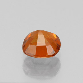 0.81カラットの天然シナモンオレンジヘソナイトガーネット（5.5×5.4 mm・クッションカット）