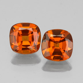 カラットの天然シナモンオレンジヘソナイトガーネット（6×6 mm・クッションカット）