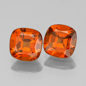 カラットの天然シナモンオレンジヘソナイトガーネット（6×6 mm・クッションカット）
