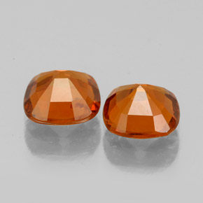 カラットの天然シナモンオレンジヘソナイトガーネット（6×6 mm・クッションカット）