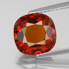 3.58カラットの天然シナモンオレンジヘソナイトガーネット（9.7×9.4 mm・クッションカット）