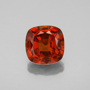 2.47カラットの天然シナモンオレンジヘソナイトガーネット（8.1×8 mm・クッションカット）