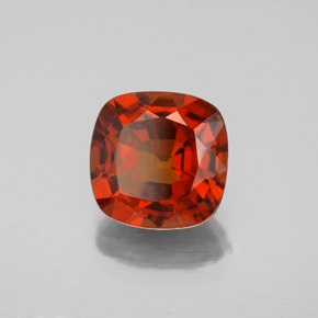 2.47カラットの天然シナモンオレンジヘソナイトガーネット（8.1×8 mm・クッションカット）