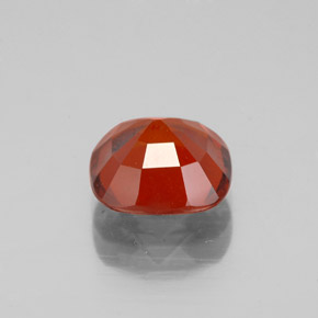2.47カラットの天然シナモンオレンジヘソナイトガーネット（8.1×8 mm・クッションカット）