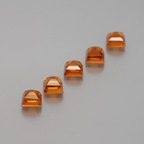 1.80カラットの天然ディープオレンジヘソナイトガーネット（3.6×3.6 mm・四角）