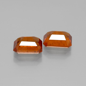 カラットの天然シナモンオレンジヘソナイトガーネット（7.9×6 mm・エメラルドカット）