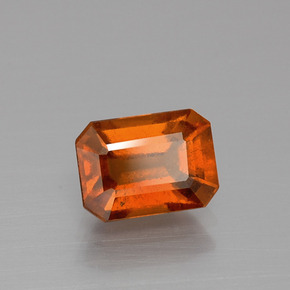 1.83カラットの天然シナモンオレンジヘソナイトガーネット（8×5.8 mm・エメラルドカット）