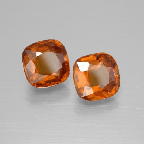 5.50カラットの天然ディープオレンジヘソナイトガーネット（8.1×8 mm・クッションカット）