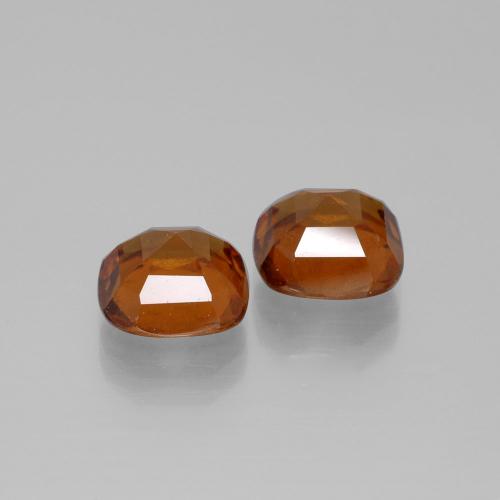 5.50カラットの天然ディープオレンジヘソナイトガーネット（8.1×8 mm・クッションカット）