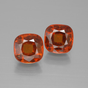 カラットの天然シナモンオレンジヘソナイトガーネット（8×8 mm・クッションカット）
