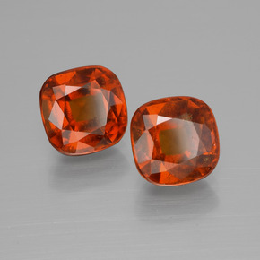 カラットの天然シナモンオレンジヘソナイトガーネット（8×8 mm・クッションカット）