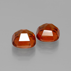 カラットの天然シナモンオレンジヘソナイトガーネット（8×8 mm・クッションカット）