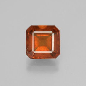 2.87カラットの天然シナモンオレンジヘソナイトガーネット（8.1×8.1 mm・エメラルドカット）