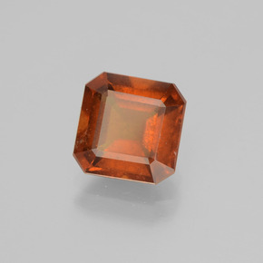 2.87カラットの天然シナモンオレンジヘソナイトガーネット（8.1×8.1 mm・エメラルドカット）