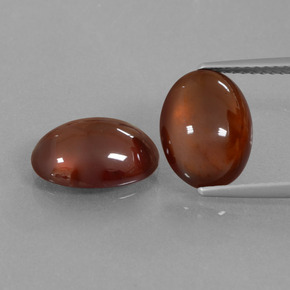 カラットの天然オレンジヘソナイトガーネット（11×8.2 mm・オーバルカット）