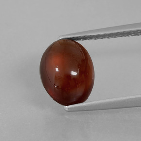 2.77カラットの天然オレンジヘソナイトガーネット（9×7 mm・オーバルカット）