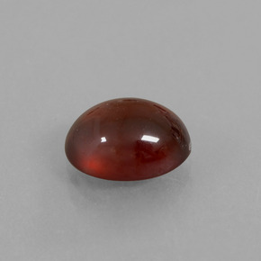 2.77カラットの天然オレンジヘソナイトガーネット（9×7 mm・オーバルカット）