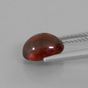 2.77カラットの天然オレンジヘソナイトガーネット（9×7 mm・オーバルカット）