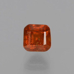 1.22カラットの天然シナモンオレンジヘソナイトガーネット（5.1×5 mm・エメラルドカット）