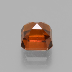 1.70カラットの天然シナモンオレンジヘソナイトガーネット（6×6 mm・エメラルドカット）