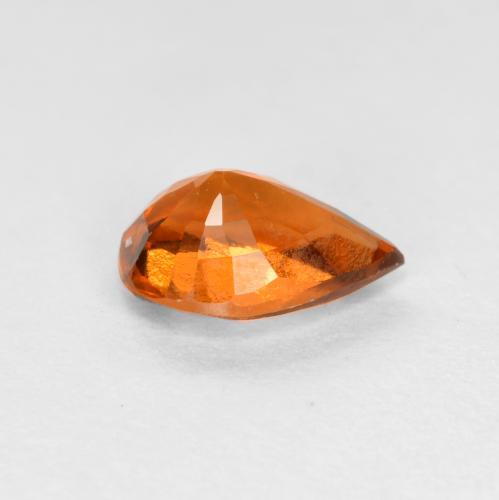 0.74カラットの天然ミディアムダークオレンジヘソナイトガーネット（6.8×4.8 mm・洋梨の形）