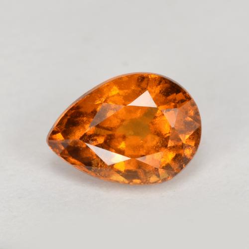 0.90カラットの天然ミディアムダークオレンジヘソナイトガーネット（6.6×4.8 mm・洋梨の形）