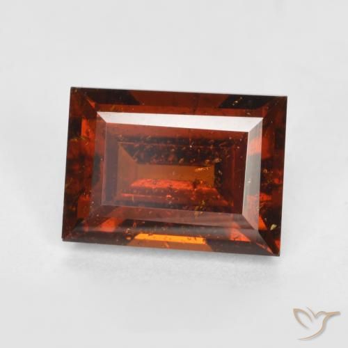2.26カラットの天然ディープレッドヘソナイトガーネット（8.5×6.2 mm・バゲット）