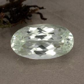 5.74カラットの天然非常に薄い緑ヒデナイト（14.1×8 mm・オーバルカット）