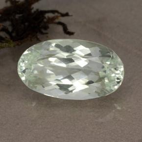 5.74カラットの天然非常に薄い緑ヒデナイト（14.1×8 mm・オーバルカット）