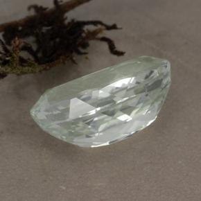 5.74カラットの天然非常に薄い緑ヒデナイト（14.1×8 mm・オーバルカット）