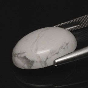 8.10カラットの天然灰色がかった白ハウライト、オーバルカット、オペーク