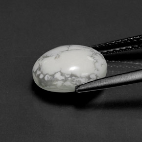 2.60カラットの天然灰色がかった白ハウライト、オーバルカット、オペーク