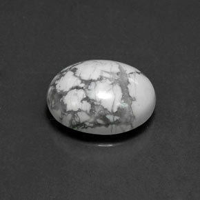 2.69カラットの天然灰色がかった白ハウライト（10.3×8.3 mm・オーバルカット）