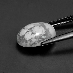 2.69カラットの天然灰色がかった白ハウライト（10.3×8.3 mm・オーバルカット）